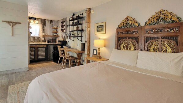 Studio, 1 Queen Bed, Kitchenette