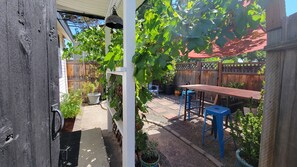 Studio, 1 grand lit, coin cuisine | Terrasse/Patio