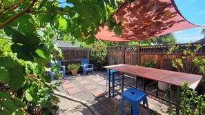 Studio, 1 Queen Bed, Kitchenette | Terrace/patio