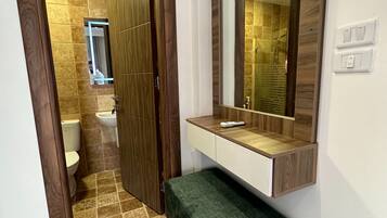 Apartment, 1 Bedroom, Accessible, Smoking | Bathroom