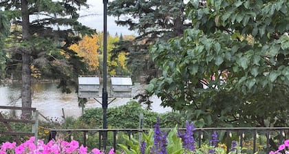 Bayside home with birds, butterflies, deer, and gardens