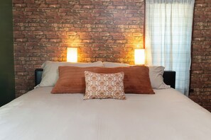 2 habitaciones, tabla de planchar con plancha, wifi y ropa de cama 