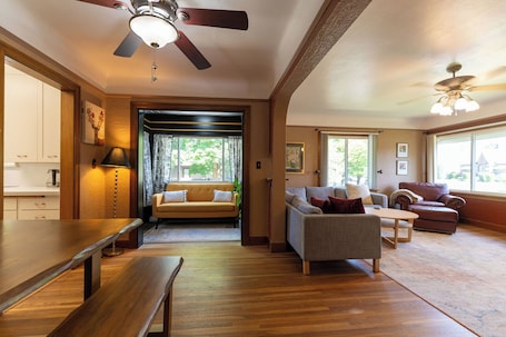 スマートテレビ、書庫. Rare 2 King Beds - Comfort Stay in Prime Location