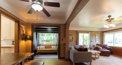 Charming, Walkable Garland Home-8 Mins to Downtown, 7 min to Arena, Podium