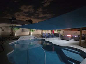 Piscina all'aperto, una piscina riscaldata