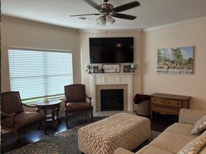 Télévision, cheminée