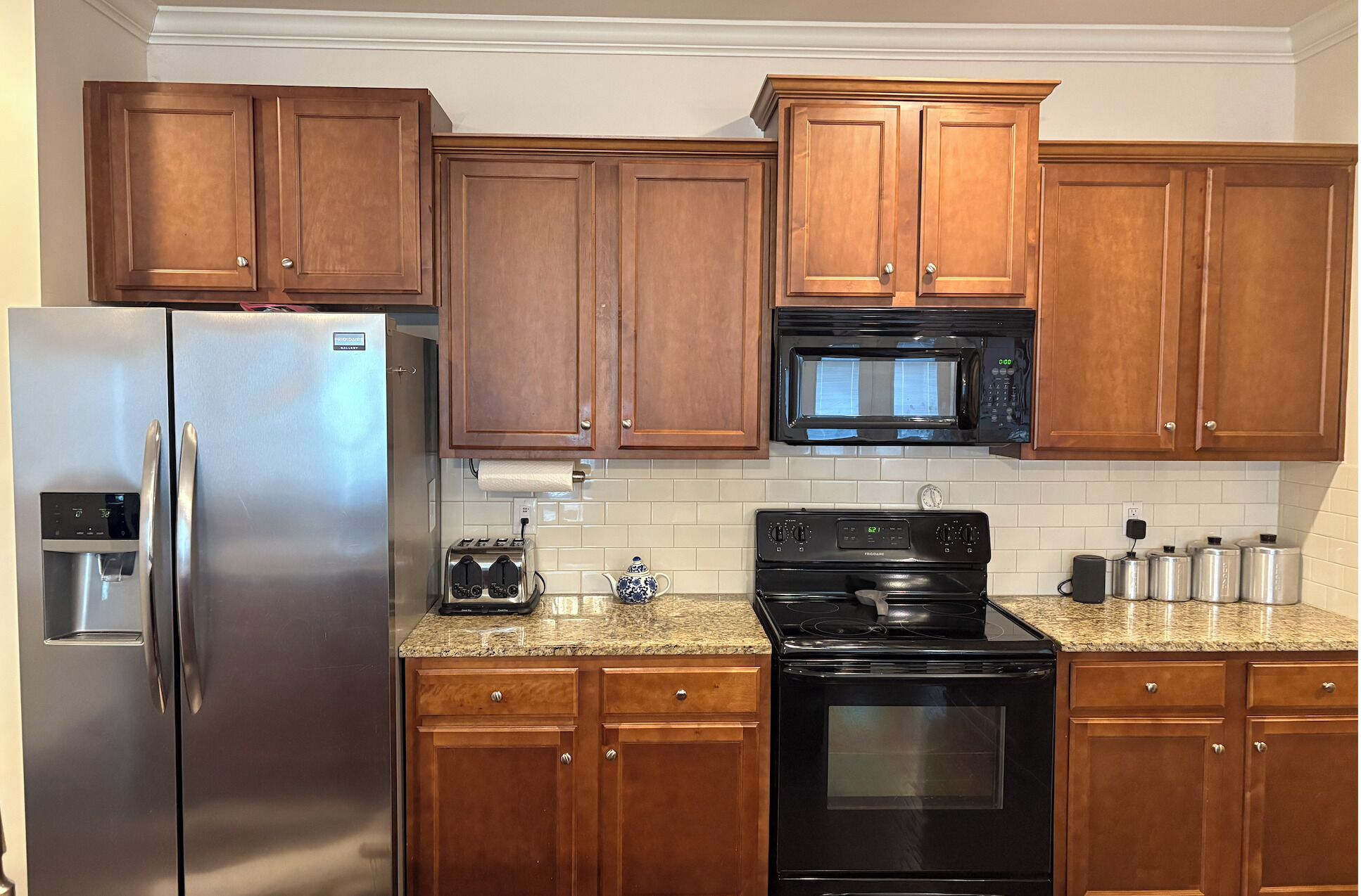 Microondas, horno, parrilla de estufa y lavavajillas 