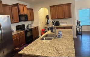 Mikrowelle, Ofen, Herdplatte, Geschirrspüler