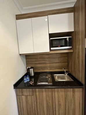 Apartment, 1 Bedroom, Accessible, Smoking | Private kitchen