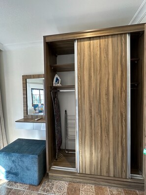 Apartment, 1 Bedroom, Accessible, Smoking | Interior