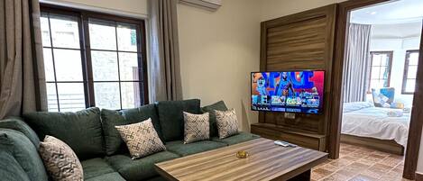 Appartement, 1 chambre, accessible aux personnes à mobilité réduite, fumeur | Salle de séjour | Téléviseur à écran plat