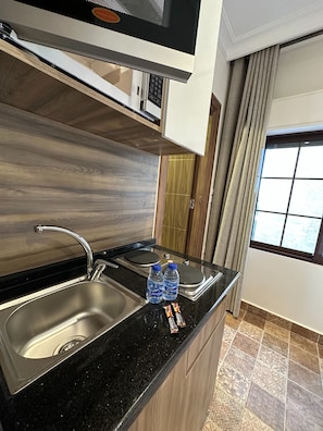 Apartment, 1 Bedroom, Accessible, Smoking | Private kitchen