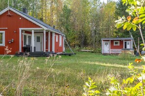 Exterior - Remote Lakeview Cabin Escape (Morjäv)