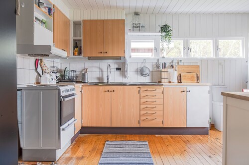 Remote Lakeview Cabin Escape