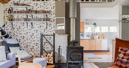 Remote Lakeview Cabin Escape