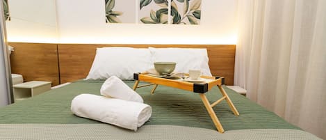 Comfort-huoneisto | Select Comfort -patjalliset sängyt, työpöytä, ilmainen Wi-Fi