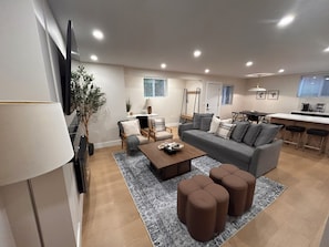 Smart TV, fireplace