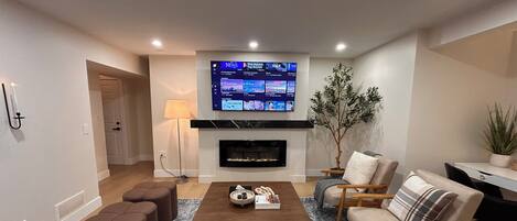 Smart TV, fireplace