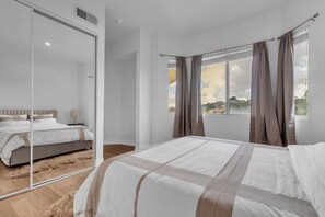 4 habitaciones, tabla de planchar con plancha y wifi gratis 