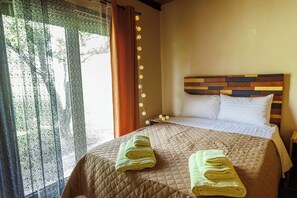 3 bedrooms, desk, iron/ironing board, travel cot - Billita, Lefkopigi, Olympus view. (Lefkopigi)