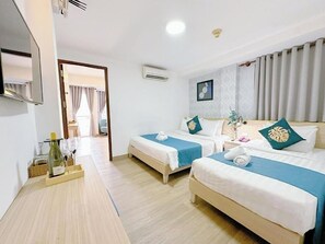 Habitació familiar, vistes a la ciutat | Planxa i posts de planxar i wifi gratuïta 
