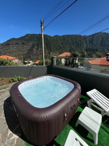 Holiday home with games and entertainment room