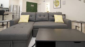 智能电视、壁炉、办公室