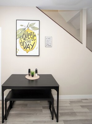 Interior - Enjoyable Lemon themed townhome with AC in vibrant Tempe (Tempe)