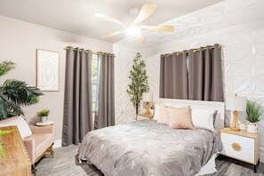 2 عدّة غرف نوم ومكتب ومكواة/لوح كي وسرير سفر