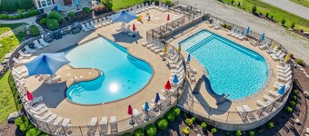 Big Buffalo Lodge - Private Pool & Hot Tub