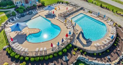 Big Buffalo Lodge - Private Pool & Hot Tub