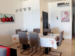 تناول الطعام