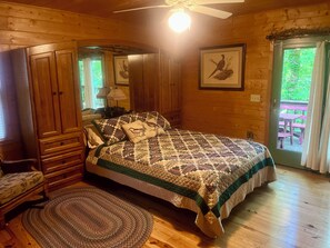 3 slaapkamers, een strijkplank/strijkijzer, internet, beddengoed