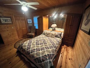 3 bedrooms, iron/ironing board, Internet, bed sheets