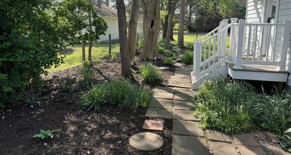 Dog-friendly 2 bedroom beach bungalow with AC and outdoor fire-pit in Ocean View
