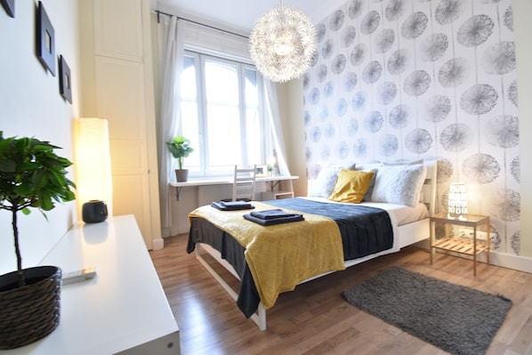 8 habitaciones, tabla de planchar con plancha, wifi y ropa de cama