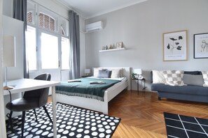 8 bedrooms, iron/ironing board, WiFi, bed sheets