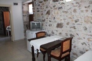 Family Room | Desk