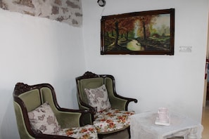 Family Room | Desk