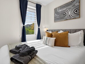 3 bedrooms, iron/ironing board, free WiFi, bed sheets