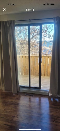 Restful Pause on your Journey-14 mins to Airport, 3 beds, 1.5bath up to 6 guests