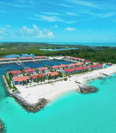 Sunset Balcony Views in Your Home Away From Home- Complete with Amenities 2 Bed