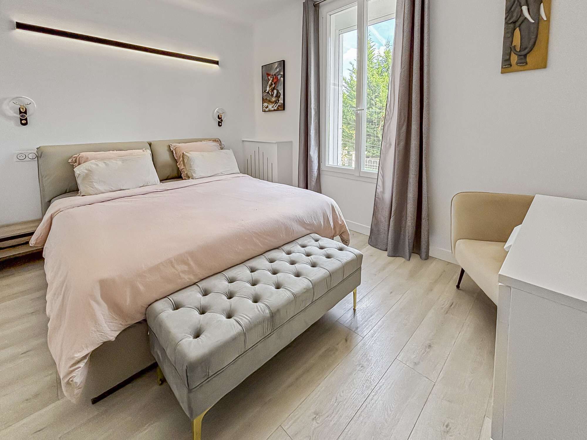 4 bedrooms, iron/ironing board, WiFi, bed sheets