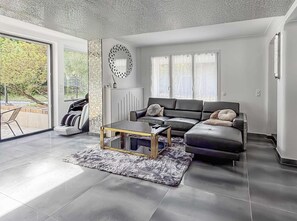 Interior - Villa with jacuzzi, sauna, cinema - near Paris (Triel-sur-Seine)