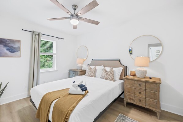 3 bedrooms, desk, iron/ironing board, free WiFi