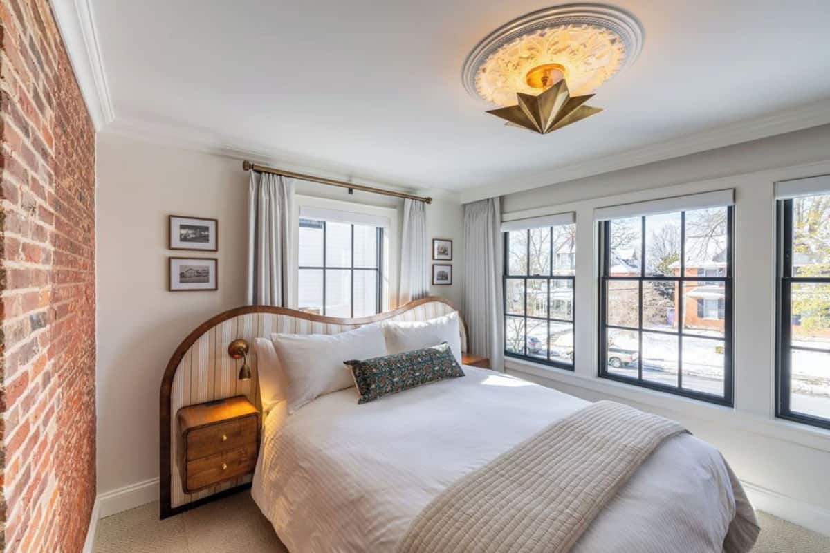 Caja de seguridad en la habitación y escritorio