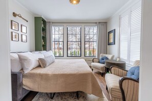 The Watchmaker | Living area - The Francis Hotel & Suites (Kennett Square)