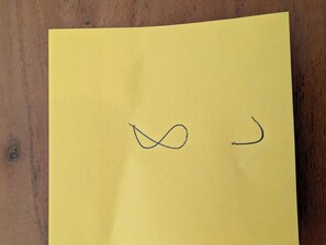 Loft, toegankelijk voor rolstoelgebruikers | Een kluis op de kamer, een bureau, een strijkplank/strijkijzer