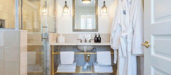 The Francis Hotel & Suites