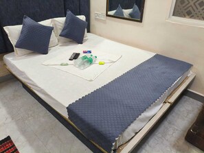 Studio suite | Een bureau, gratis wifi, beddengoed